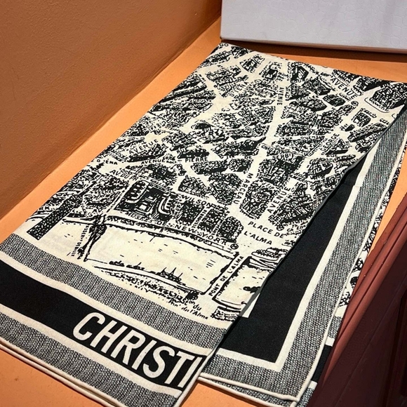 Dior double-sided same color velvet square scarf - Picture 8 of 8